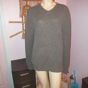 Mens 100% Cashmere Sweater Size L Gray V- Neck Minimalist Quiet Luxury Neutral